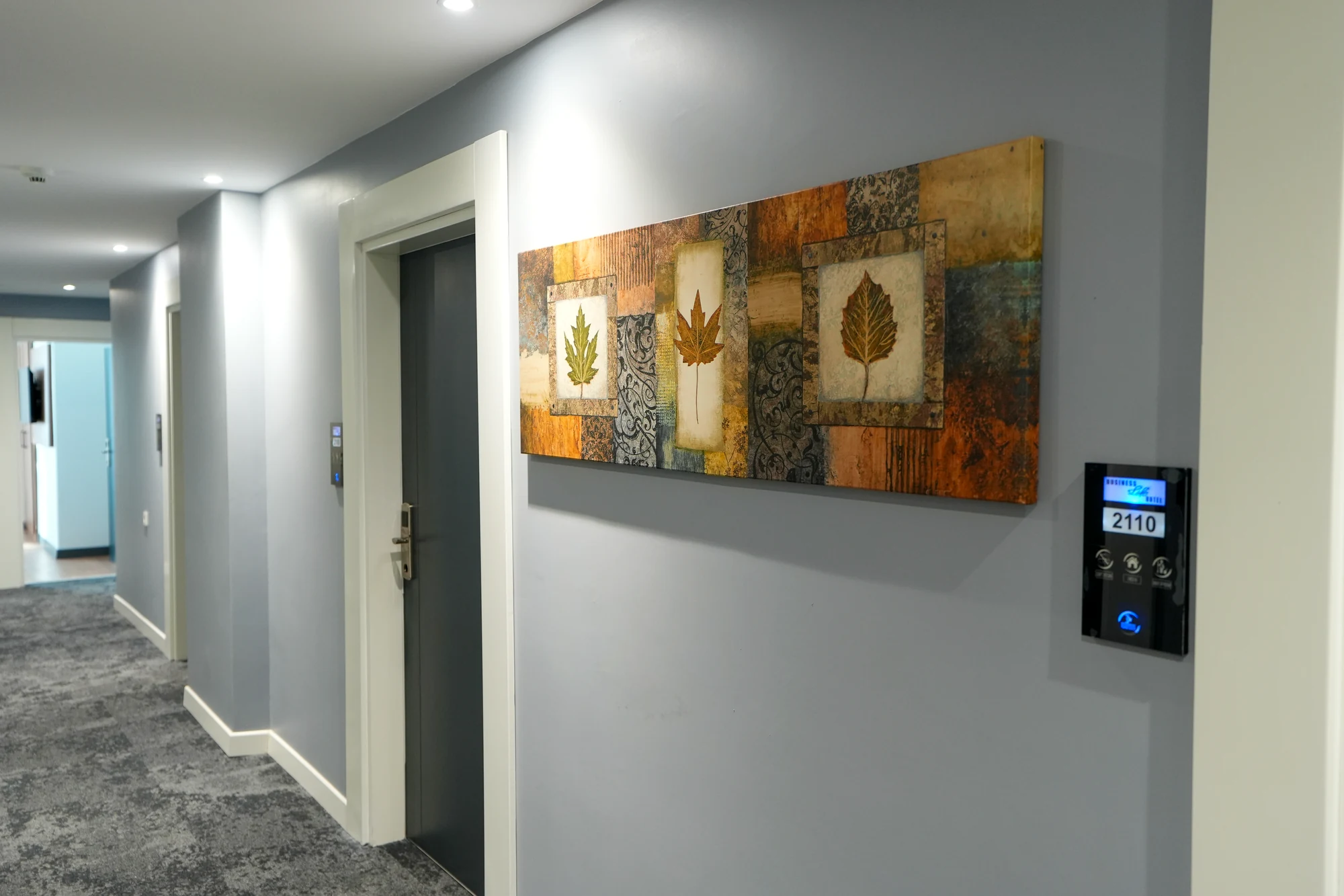 Business Life Hotel Güneşli Oda katı koridoru