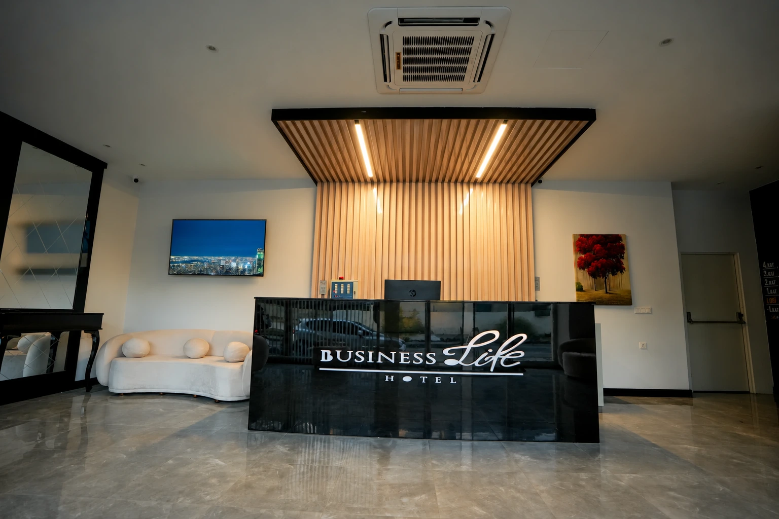 Business Life Hotel Güneşli resepsiyonu
