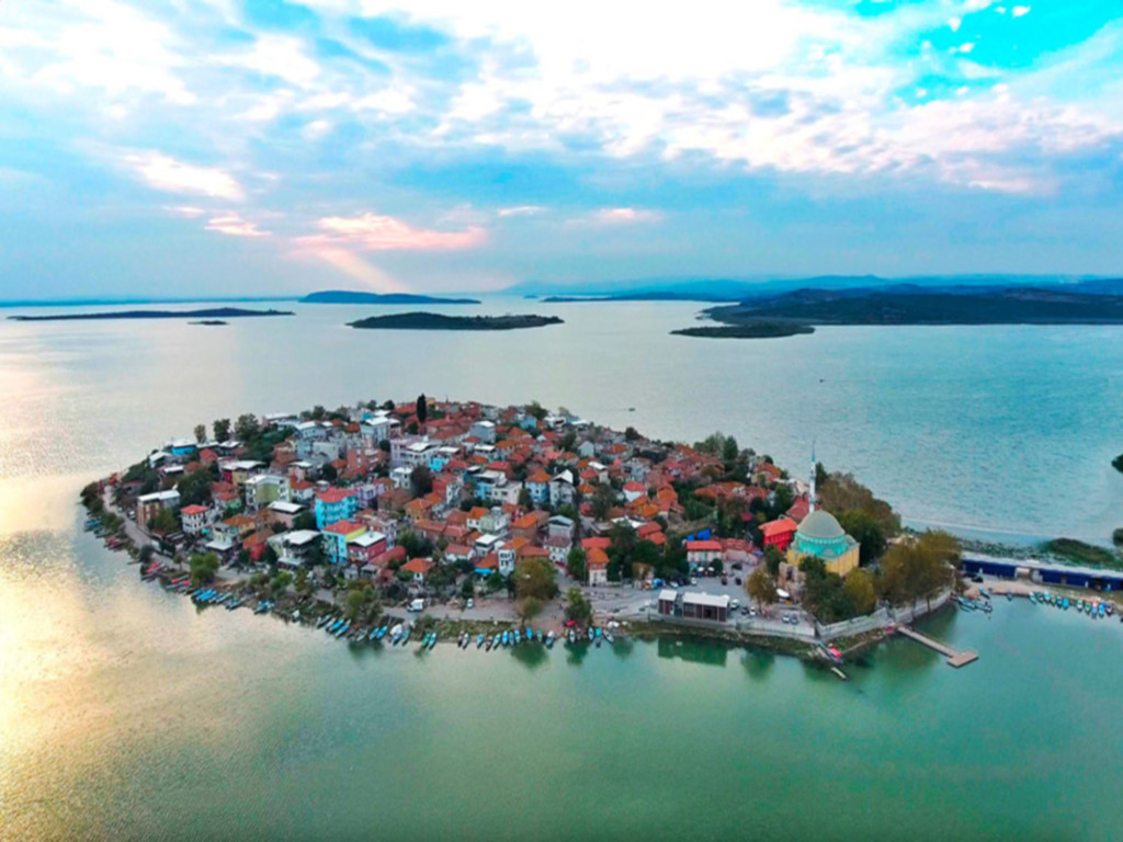 Lake Life Hotel İznik ve göl manzarası