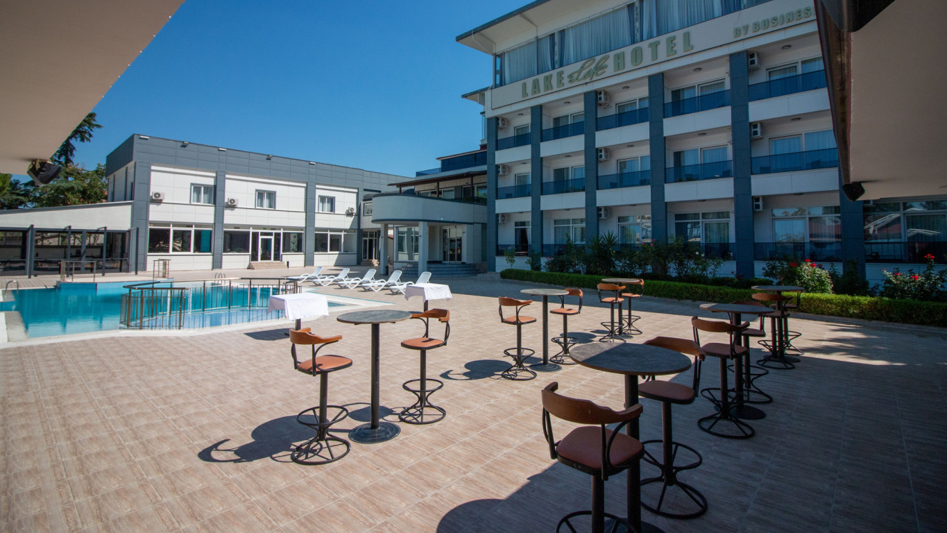 Lake Life Hotel havuz 4