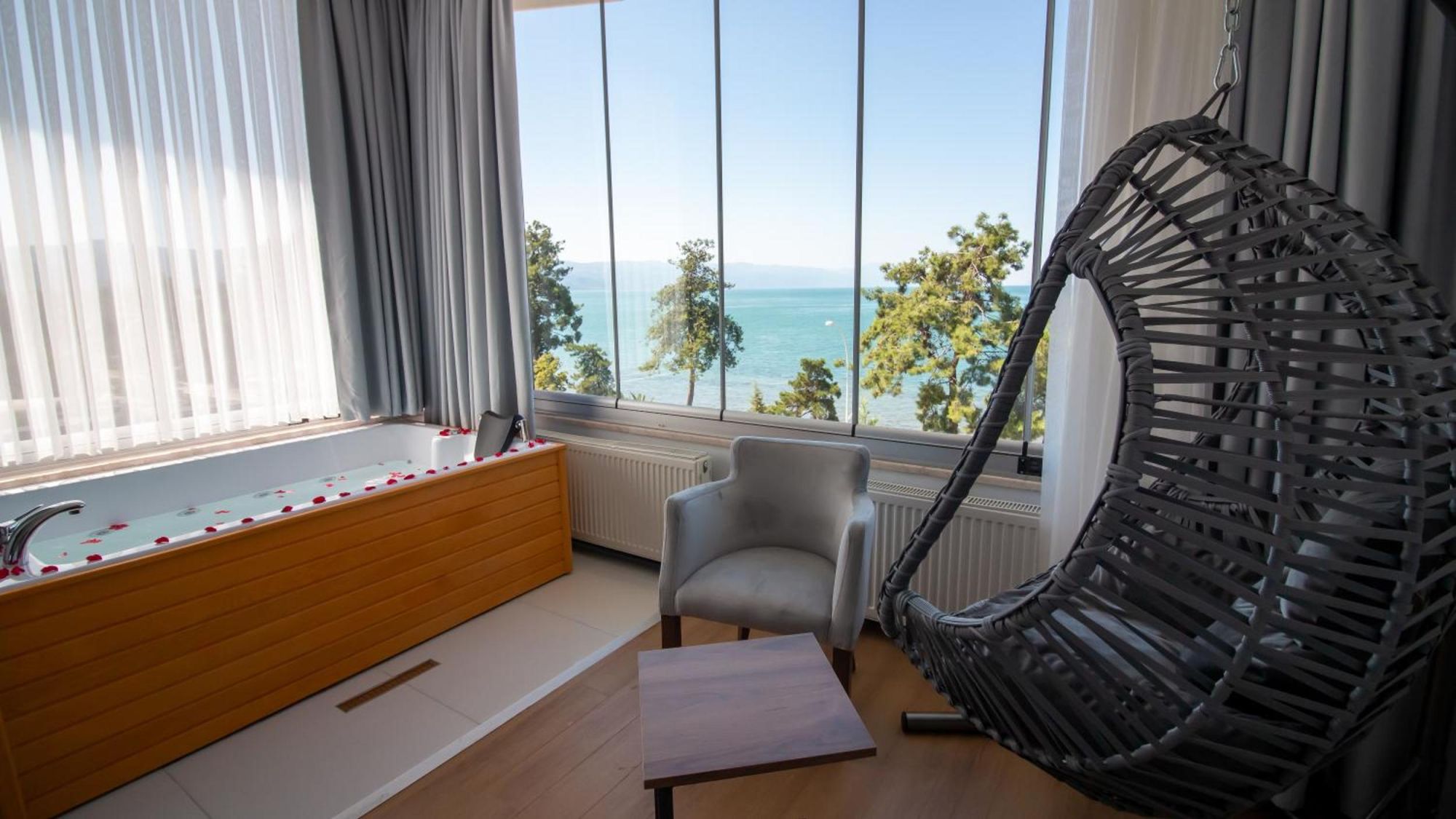 Executive Suite 4