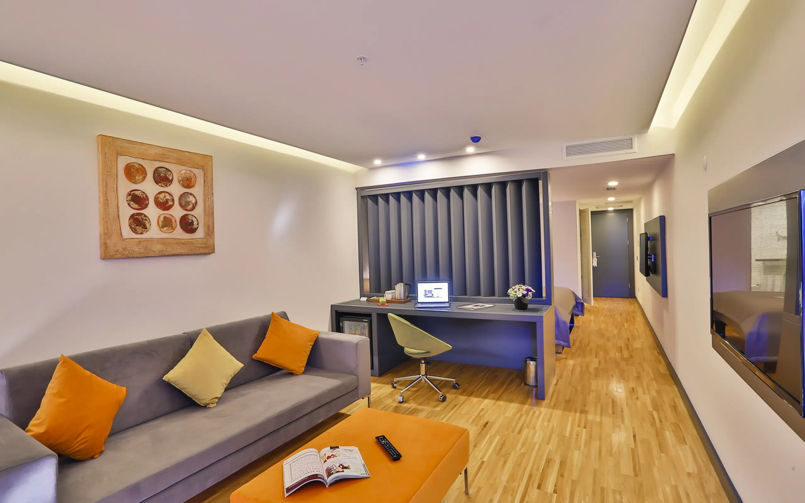 Business Life Hotel Şişli oda yaşam alanı